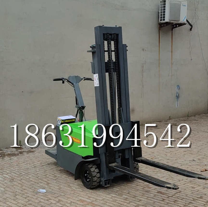 朝阳县优程全电动叉车插腿式堆高车液压装卸车1.5吨升高小型站驾式铲车