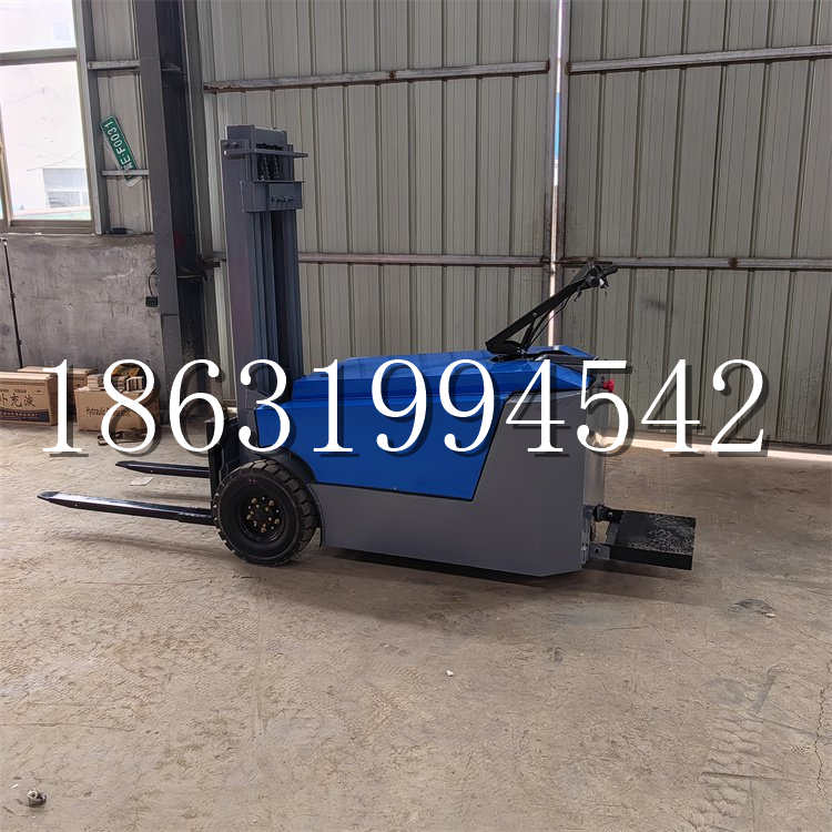 朝阳县全电动叉车插腿式堆高车液压装卸车1.5吨升高小型站驾式铲车